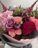 Buchet cu hortensie roz, trandafiri si specialitati