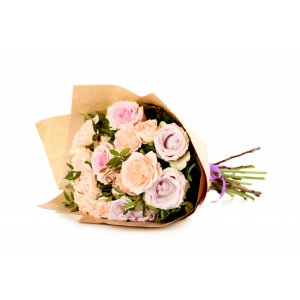 Buchet cu trandafiri in culori pastel