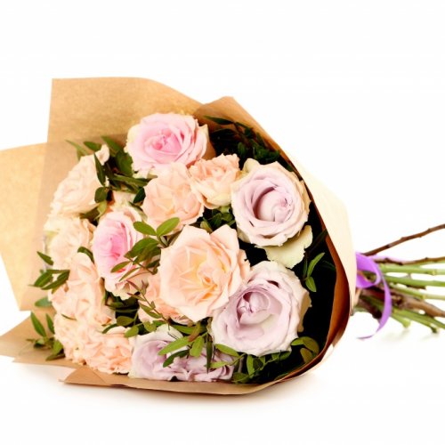 Buchet cu trandafiri in culori pastel