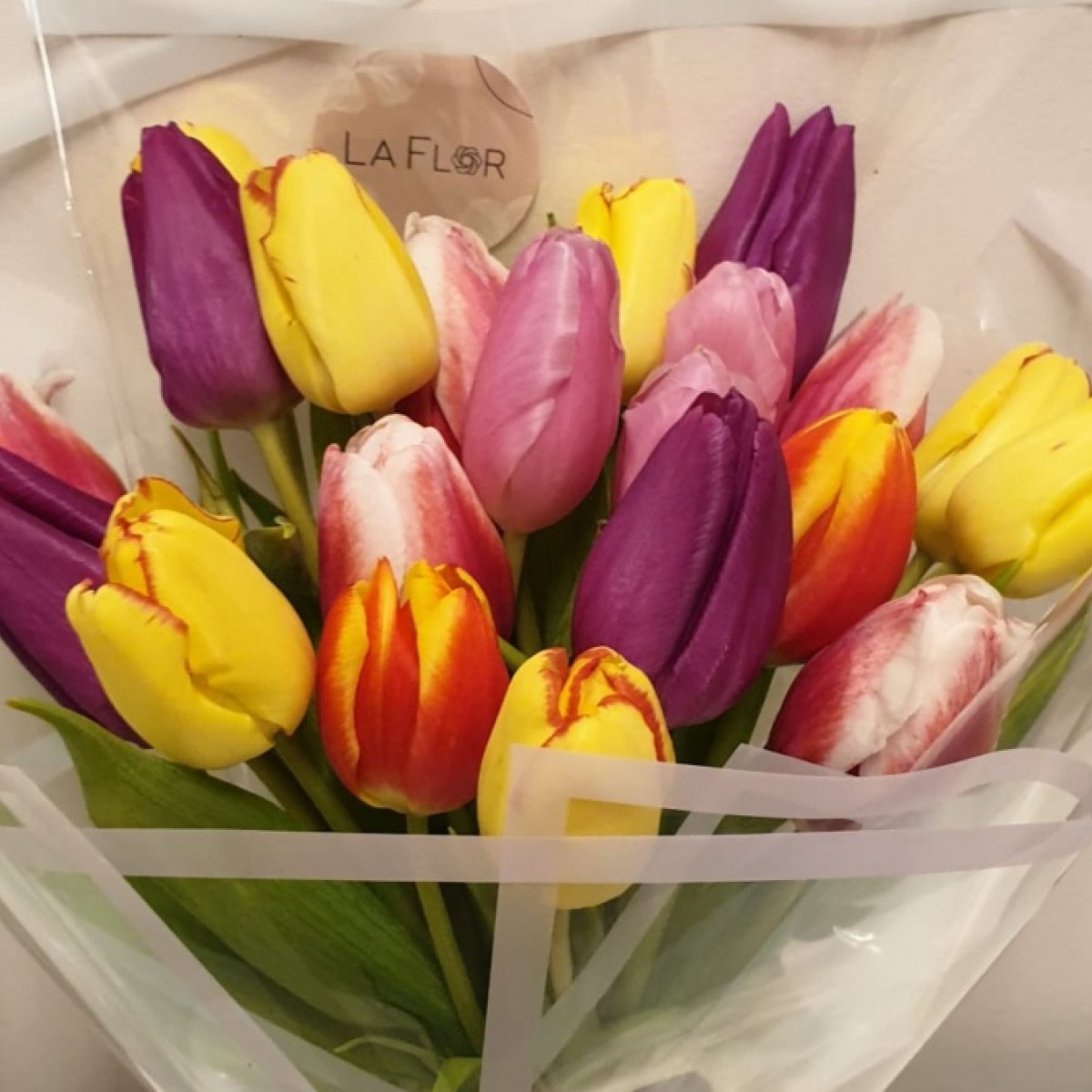 Buchet cu 21 lalele colorate