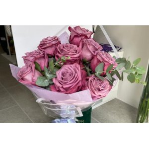 Buchet cu trandafiri mov TABU 11