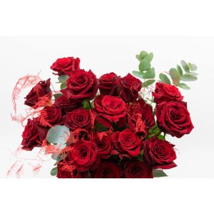 Cutie cu trandafiri rosii AMOR BOX 21
