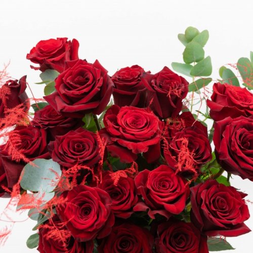 Cutie cu trandafiri rosii AMOR BOX 21