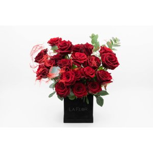 Cutie cu trandafiri rosii AMOR BOX 21