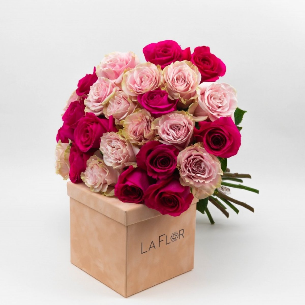 Buchet cu 25 trandafiri roz si fuchsia