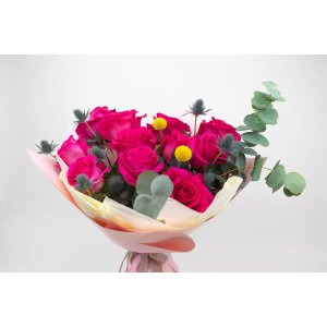 Buchet cu trandafiri fuchsia DESEO 11