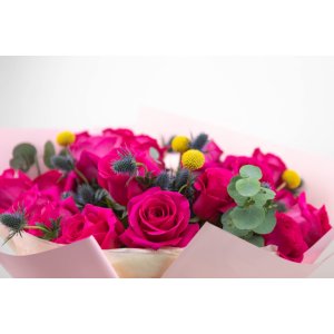 Buchet cu trandafiri fuchsia DESEO 21
