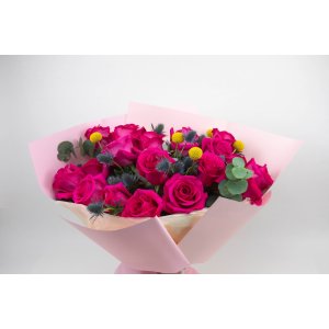 Buchet cu trandafiri fuchsia DESEO 21