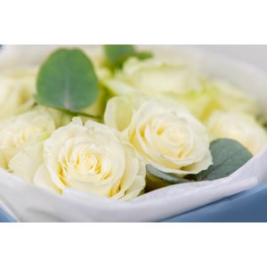 Buchet cu trandafiri albi PROMESA 11
