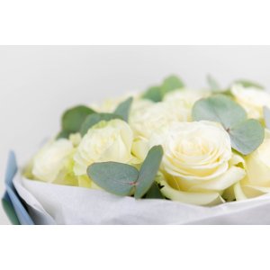 Buchet cu trandafiri albi PROMESA 15