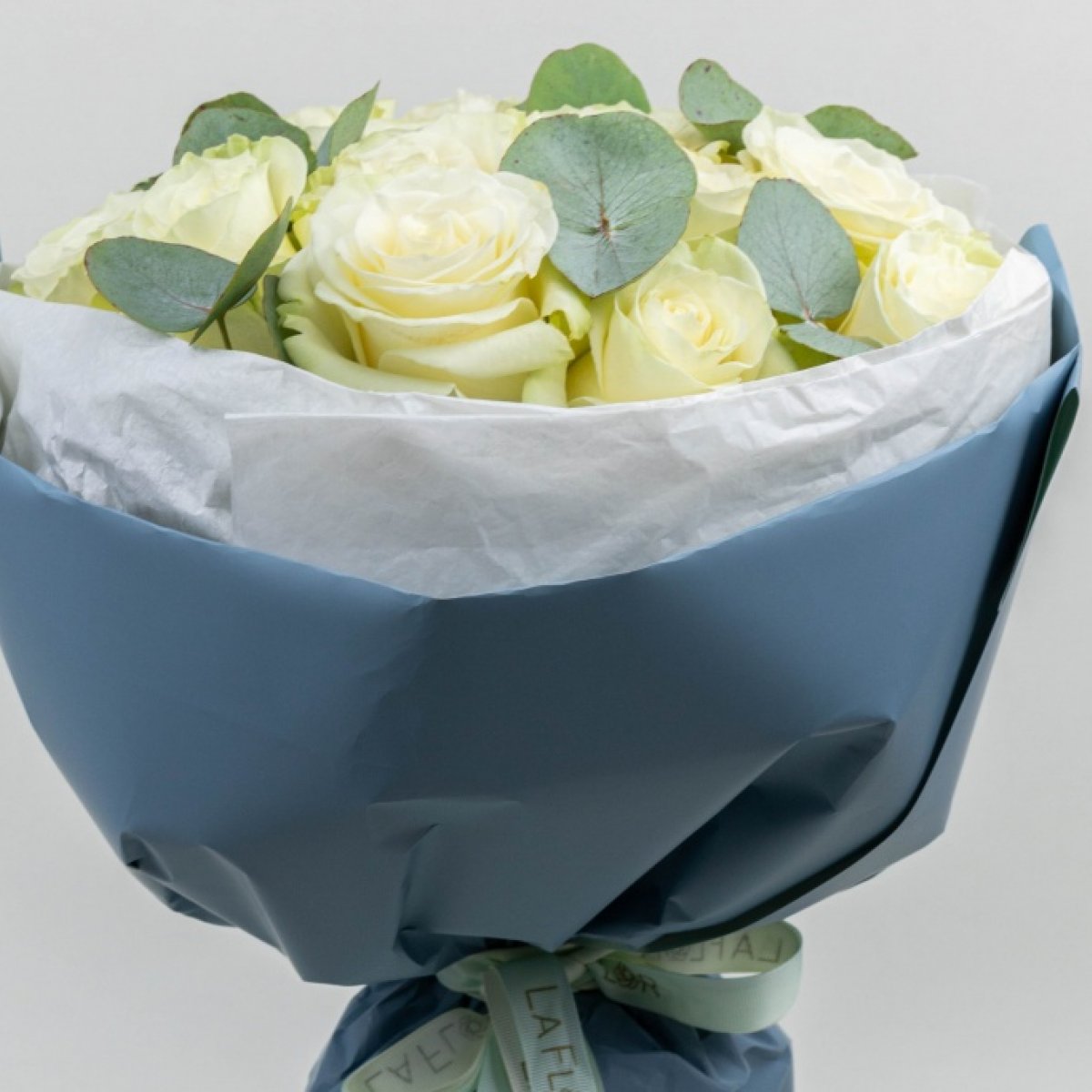 Buchet cu trandafiri albi PROMESA 15