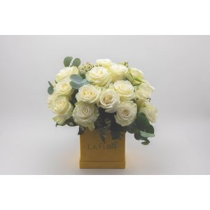 Cutie cu trandafiri albi PROMESA BOX 21